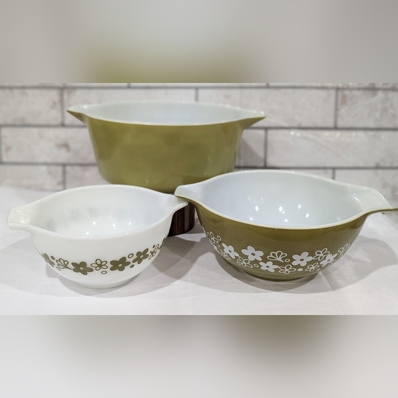 Pyrex Other - VINTAGE Pyrex stacking cookware green spring blossom Cinderella bowls 3pc set.